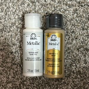 FolkArt Metallic 660 Pure Gold / 659 Pearl White